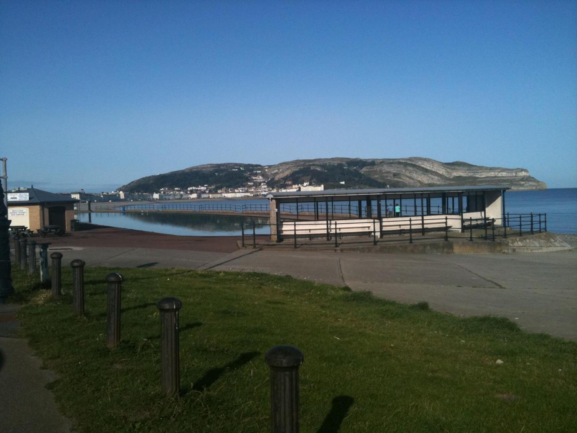Glascoed Guest House Llandudno Bagian luar foto